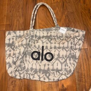 Alo yoga NWT Stylish Beige and grey Tote Bag gym bag